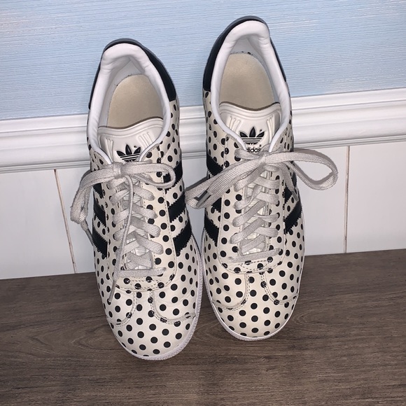 Women's size 7 White Originals Adidas Gazelle Polka Dot Sneakers - Picture 2 of 6